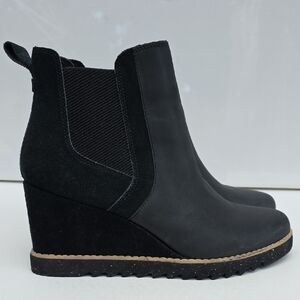 471 TOMS Maddie Black Leather & Suede Wedge Chelsea Boots - Size 11 W